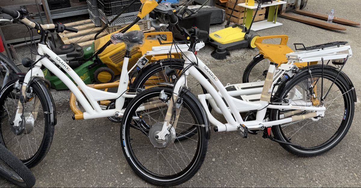Velos: E-Velo mit Anhänger, Liquidation 7 Stück ein Preis – Neu (gemäss Beschreibung) aus Interlaken von Skandalpreis 5