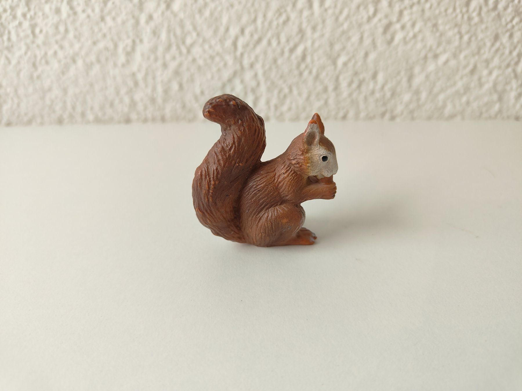 Schleich Statuette: Schleich Eichhörnchen Waldtiere Zoo 2002 – Usato da Thalwil venduto da FigurenFreunde