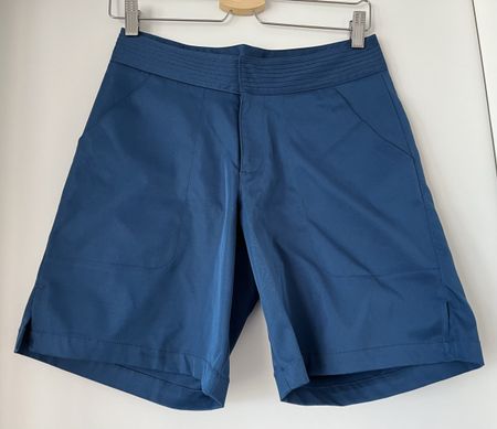 Short bleu pétrole, comme neuf!