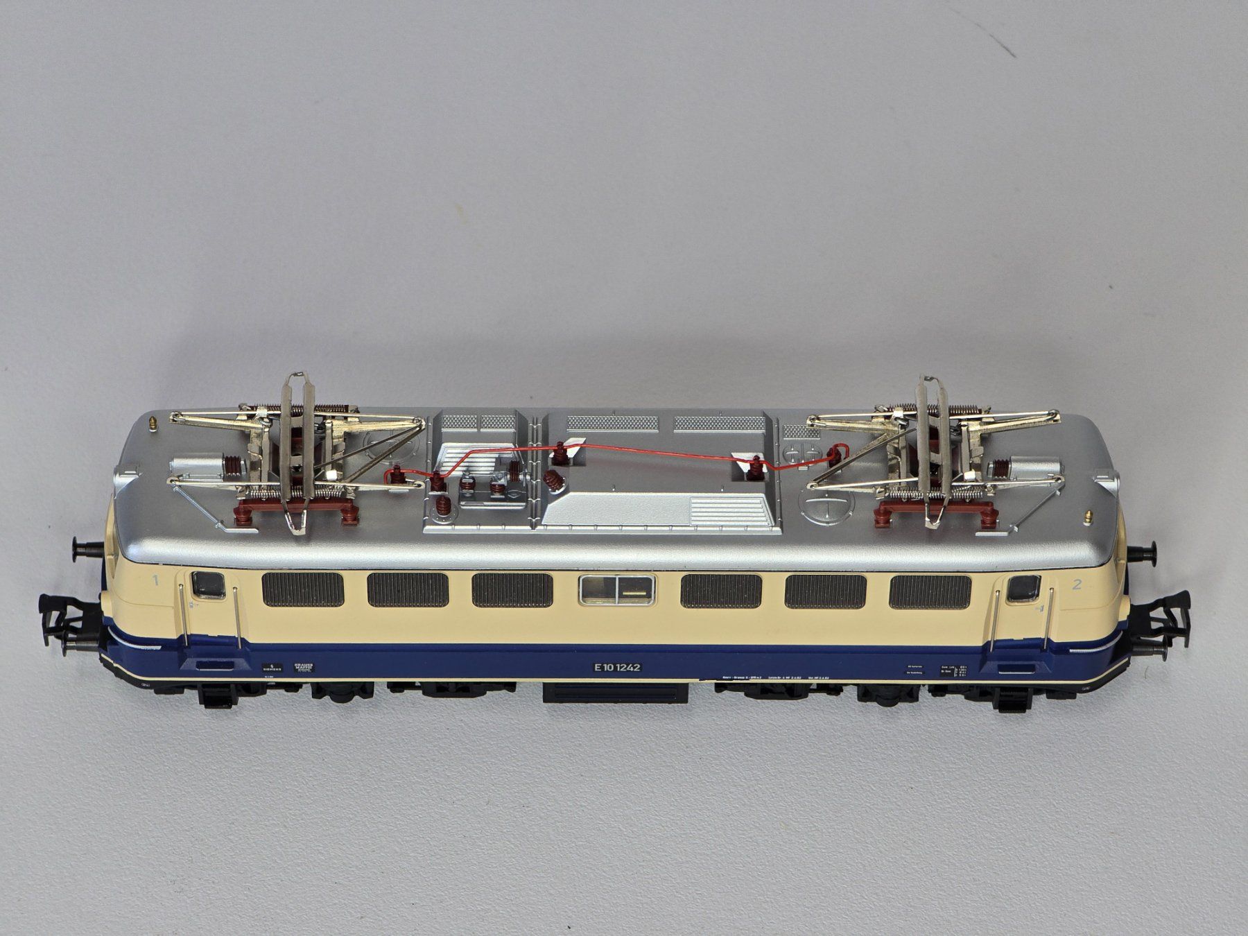 Märklin Modelleisenbahnen: Märklin 30390, DB, E10, BR E 10.1242, MFX Digital, Vitrine – Neu (gemäss Beschreibung) aus Kloten von Nicola2 1