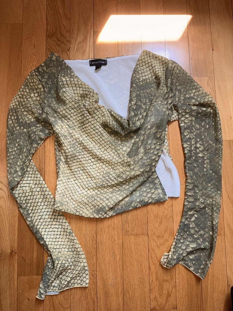 T-shirt: Yellow Cardigan knitted button front bell sleeve – Usato da Biel/Bienne venduto da brr_2wky