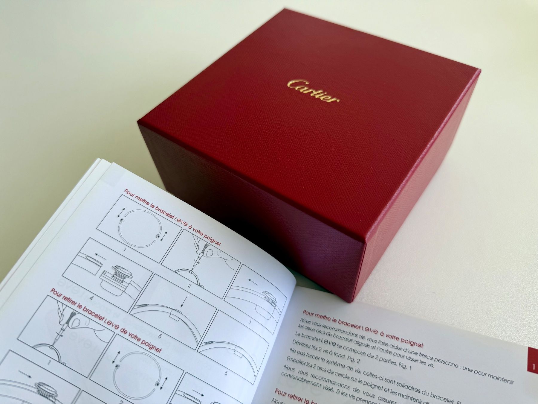 Cartier Portagioie: CARTIER-Paris original outerbox & papers for Love bracelet – Usato da Mont-sur-Lausanne venduto da vmi_ym5l 2