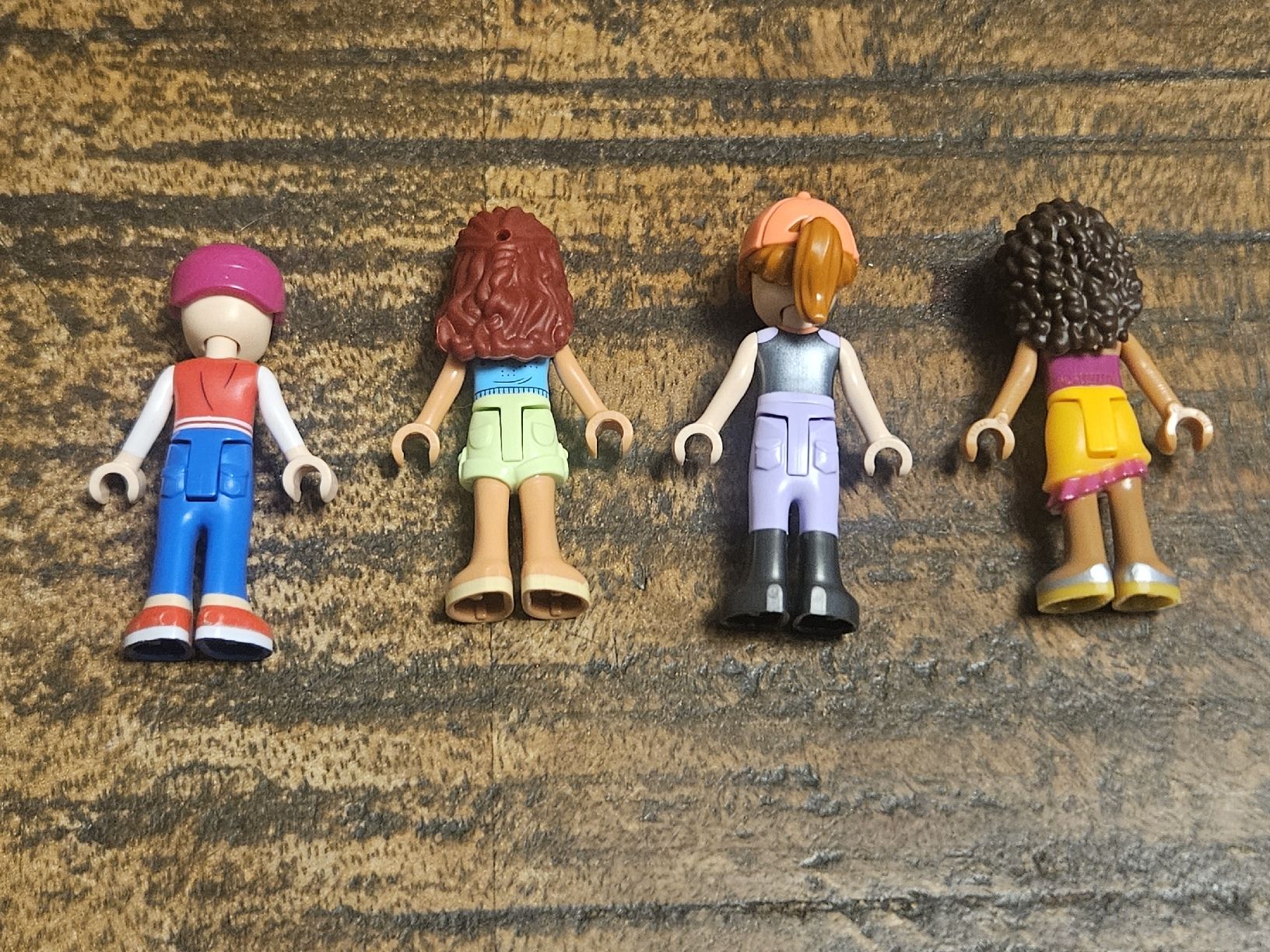 Lego Kit di costruzioni: lego friends lot de 4 figurines – Usato da Confignon venduto da Ecrofigs 1