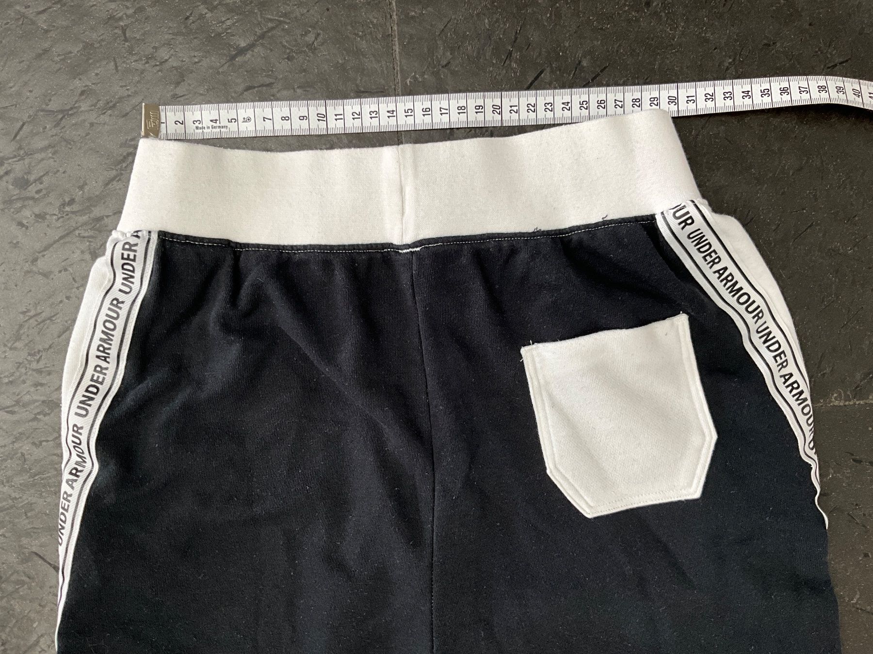 Hosen: Trainerhose, UNDER ARMOUR, Mädchen (ca. 10-12) – Gebraucht aus Stäfa von Rbeerli0 5