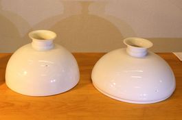 Lampenschirme. Porzellan für antike Lampe.