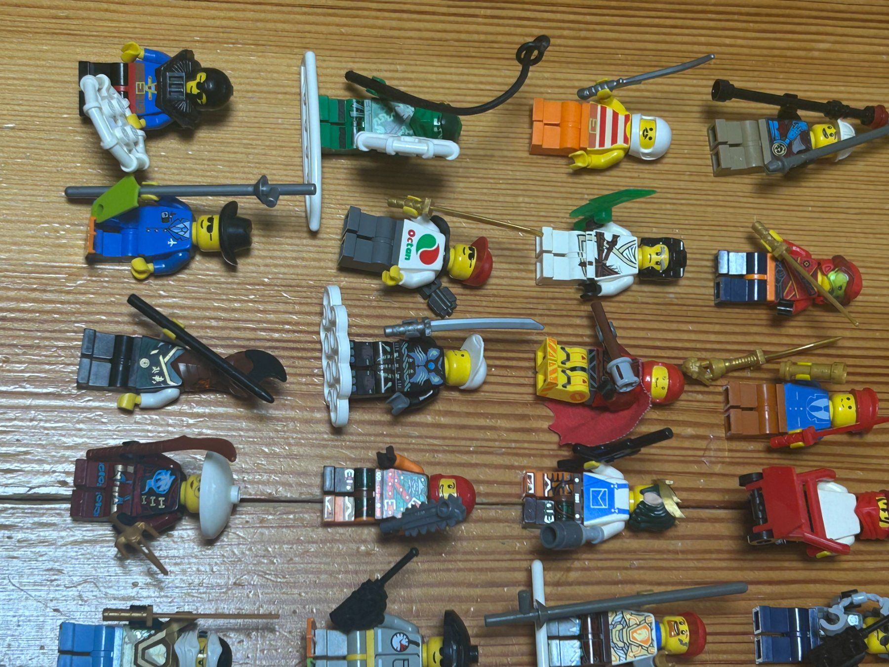 Lego Giocattoli: 36 verschiedene Lego Personen – Usato da Volketswil venduto da Daniel68ernst 4