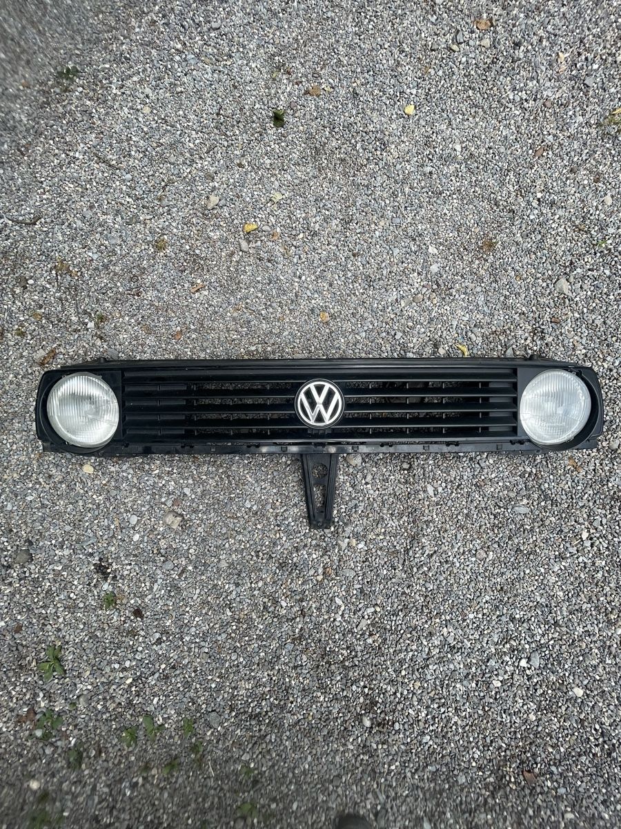 VW Alle Autoersatzteile: Kühlergrill mit Scheinwerfern VW Golf 2 GL – Gebraucht aus Dürnten von luc_qsb2