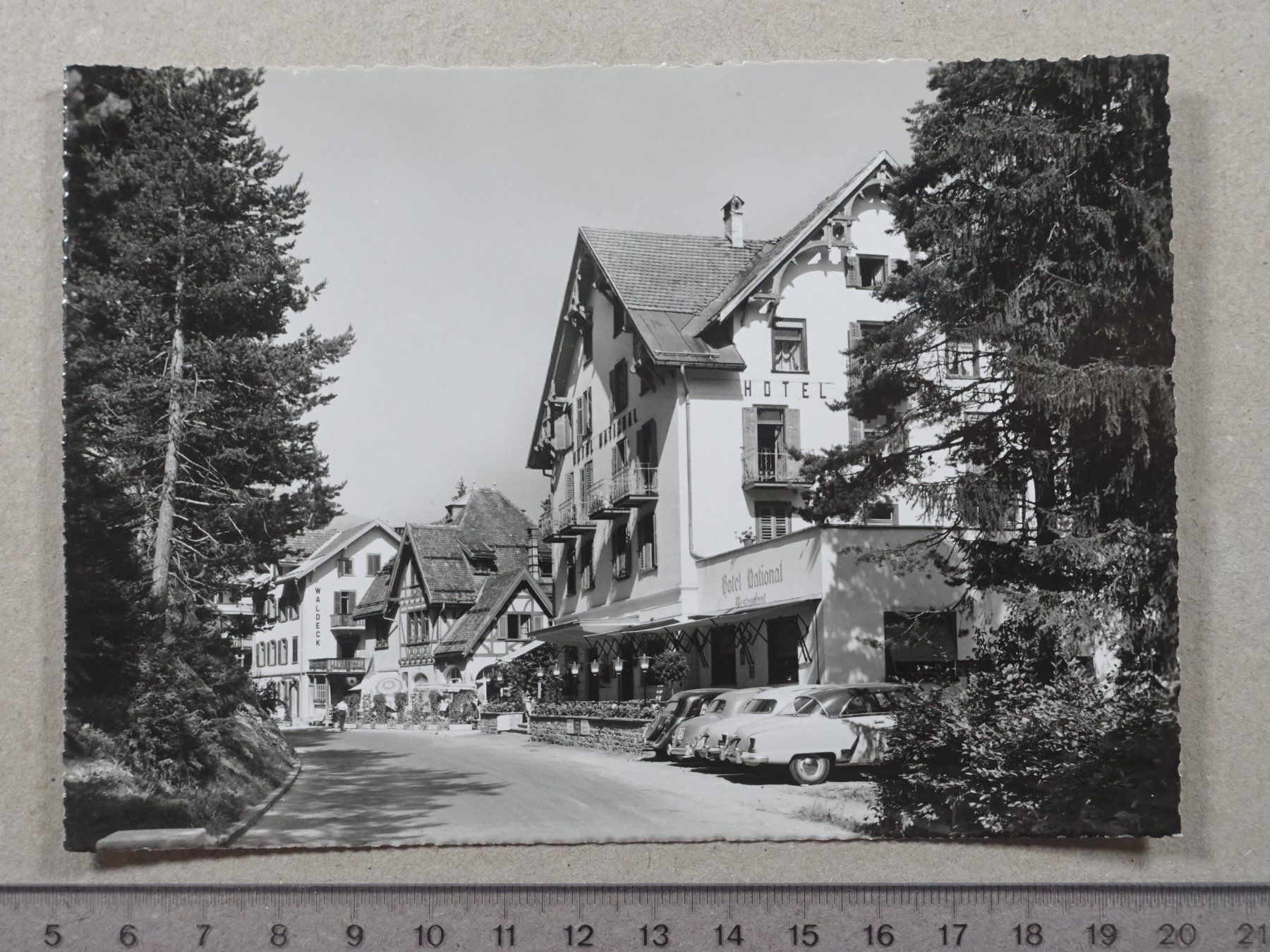 Cartoline postali: Flims - Waldhaus, Auto, Oldtimer, Hotel National – Usato da Lenzburg venduto da fh1