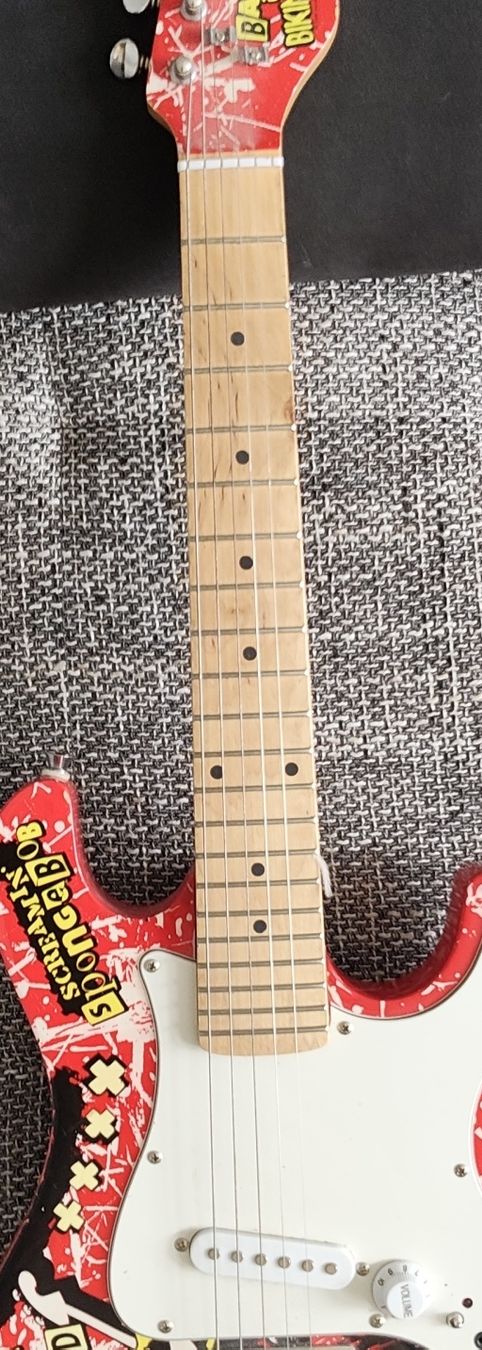 Musikinstrumente: E-Gitarre Spongebob Schwammkopf Design – Gebraucht aus Root von hei_v8g2