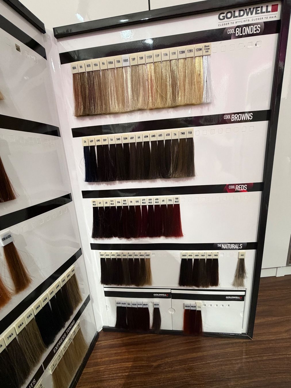 Tinte: Goldwell Farbkarte – Usato da Gebenstorf venduto da and_sut90 2