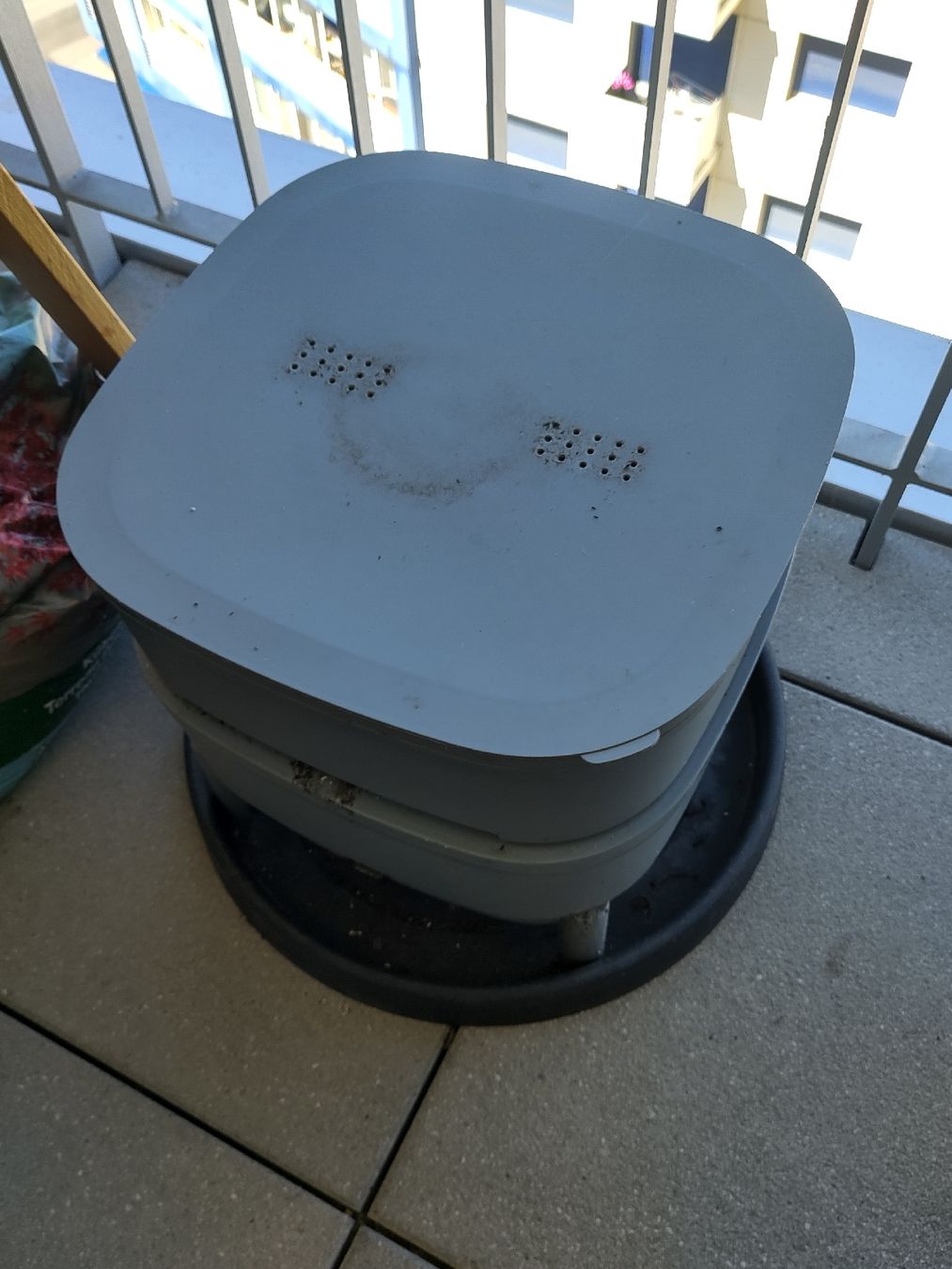 Box contenitori: Compost de balcon compact avec lombrics  – Usato da Fribourg venduto da Mistercactus