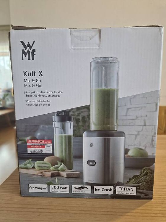 Produktbild von WMF Kult X Mix & Go – Smoothie Maker & Mixer To Go, Kompakter Standmixer 300 W Mit 0,6 L Tritan-Flasche, 4 Edelstahlklingen, Sicherheitsabschaltung, Shake Mixer Aus Cromargan Edelstahl, Deep Black