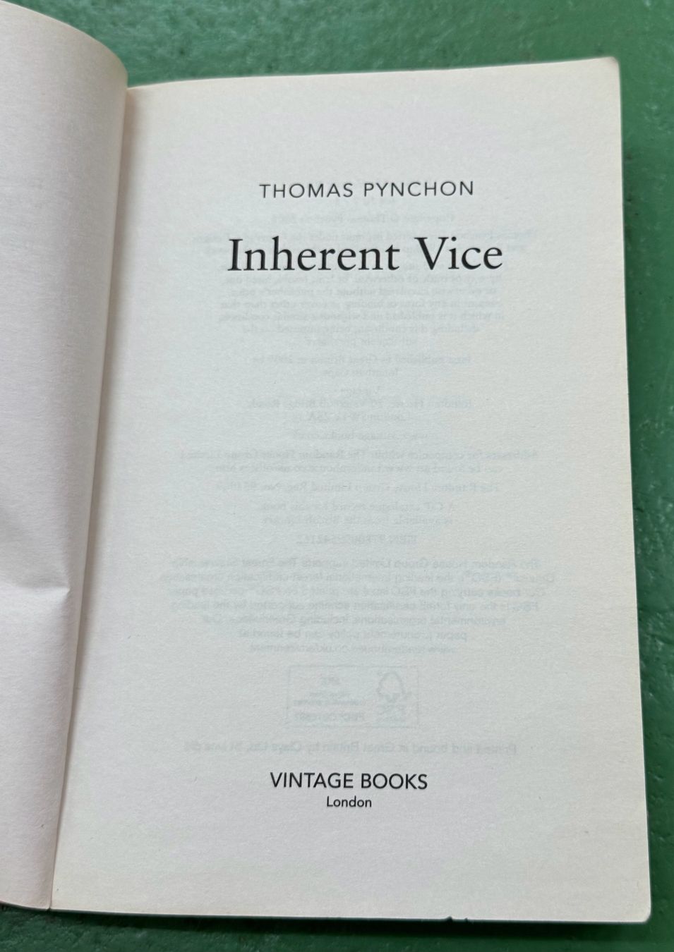 Libri: Thomas Pynchon: Inherent Vice – Usato da Basel venduto da Ostschweiz06 2