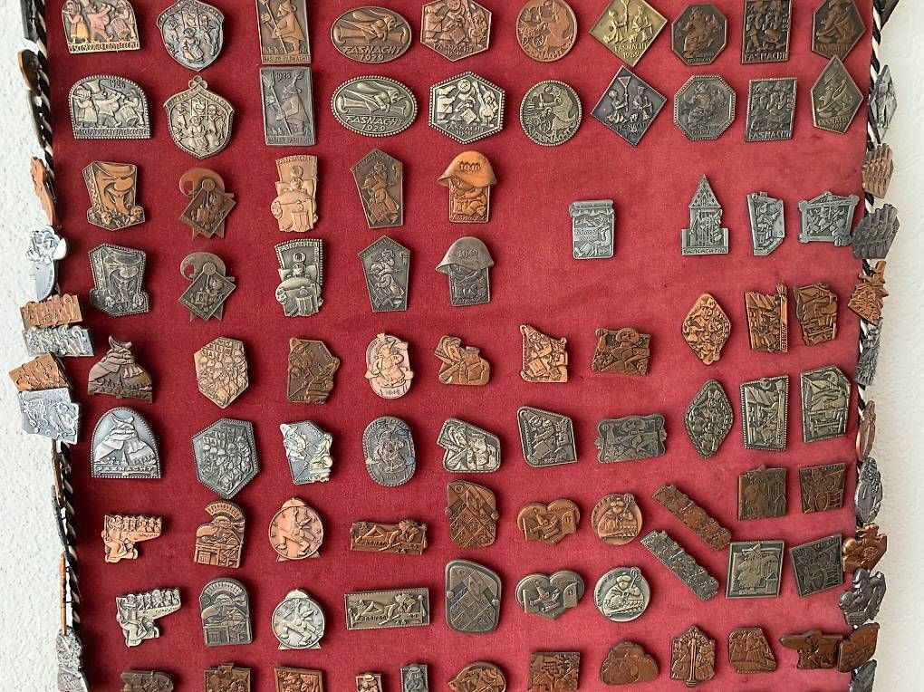 Placchette & Badge: Fasnachtsblaggedden – Usato da Bülach venduto da schoggimartini 4