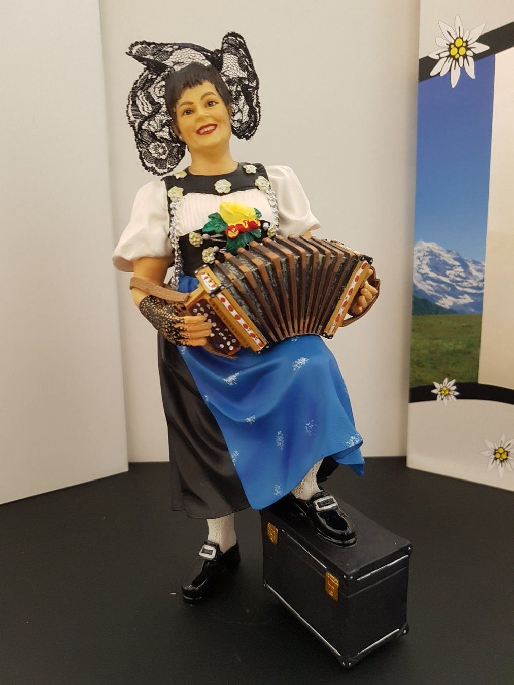 Statuette: Schweizer-Örgeli Figur – Nuovo e nell'imballaggio originale da Schönenbuch venduto da Rasmo