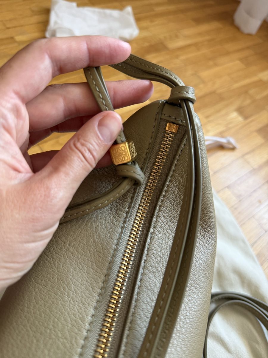 Loewe Sacs femmes: Loewe Mini Hammock hobo bag – Neuf (Voir description) à Nyon par dasha107 4