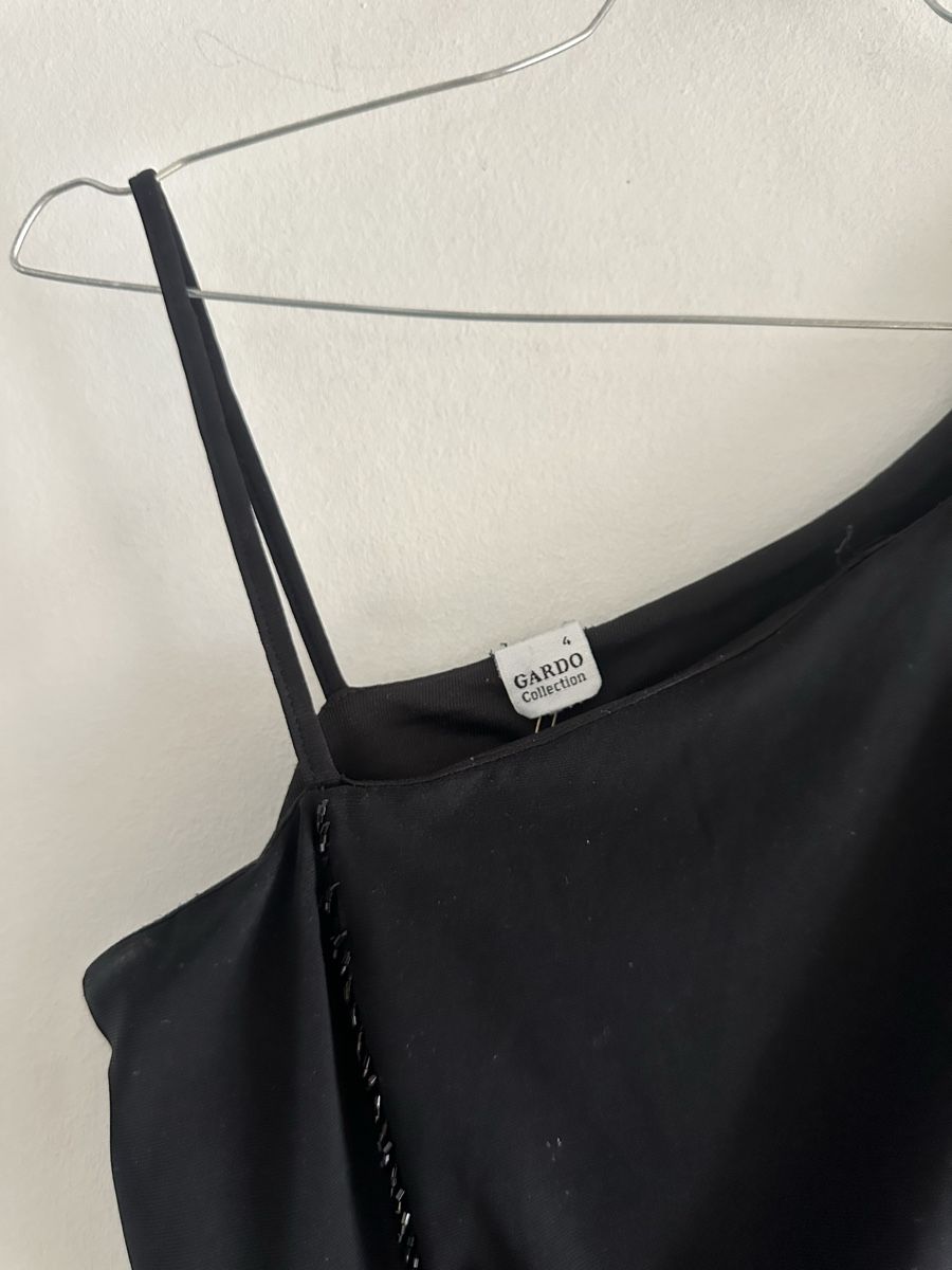 Tops: Top noir asymétrique  – D'occasion à Yverdon-les-Bains par Laureetlargent 2
