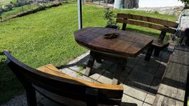 Salon de jardin rustique en bois massif