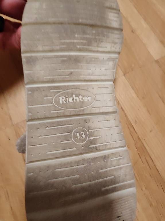 Scarpe per ragazze: Kindersandalen Gr. 33 – Usato da Sempach venduto da PascalZelli 2