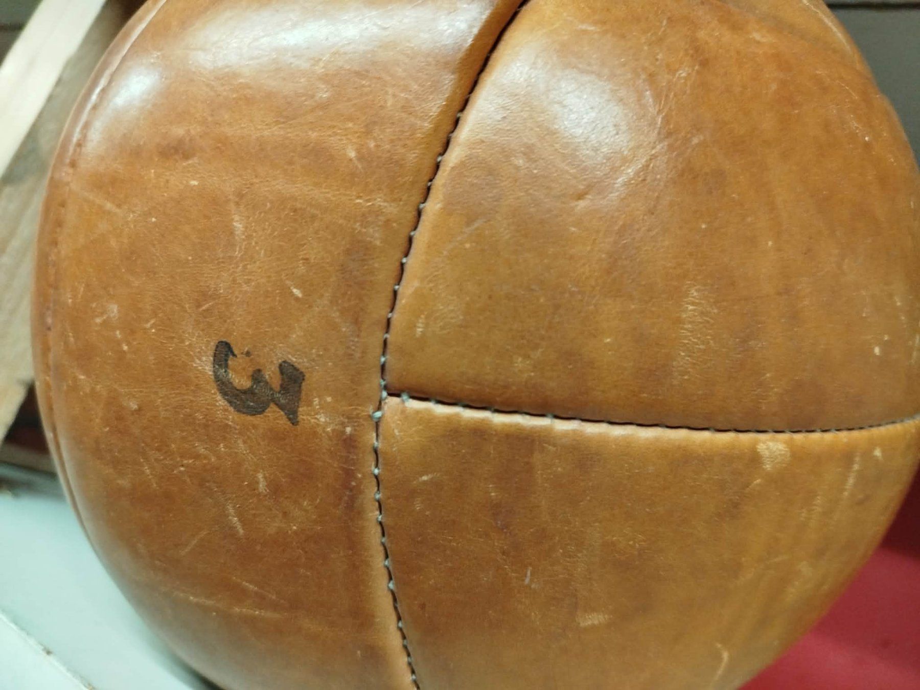 Palloni: Ballon médicinal en cuir – Usato da La Chaux-de-Fonds venduto da Emmaus2300CDF 2