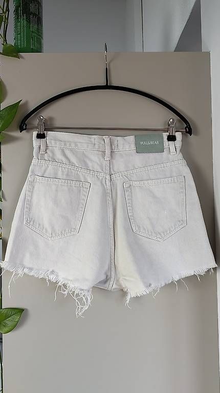 Pantaloni: Pull&Bear Hotpants Gr. 36 – Usato da Solothurn venduto da Claudiaf11 1