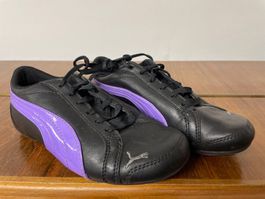 Schöne PUMA Sportschuhe Schwarz / Violett Gr. 30