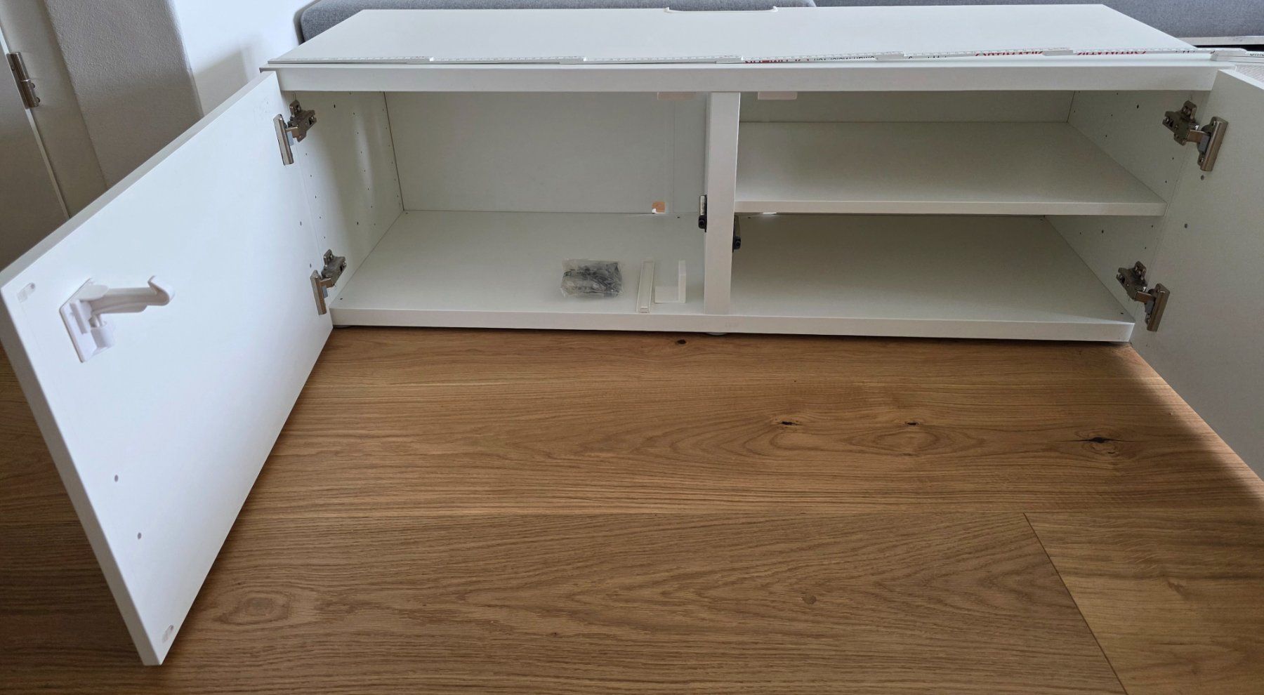 Ikea Mobili TV: TV-Möbel/TV-Bank BESTA – Usato da Uznach venduto da reklumike 2