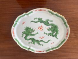 Original Meissen Platte – Grüner Drache mit Flammenball