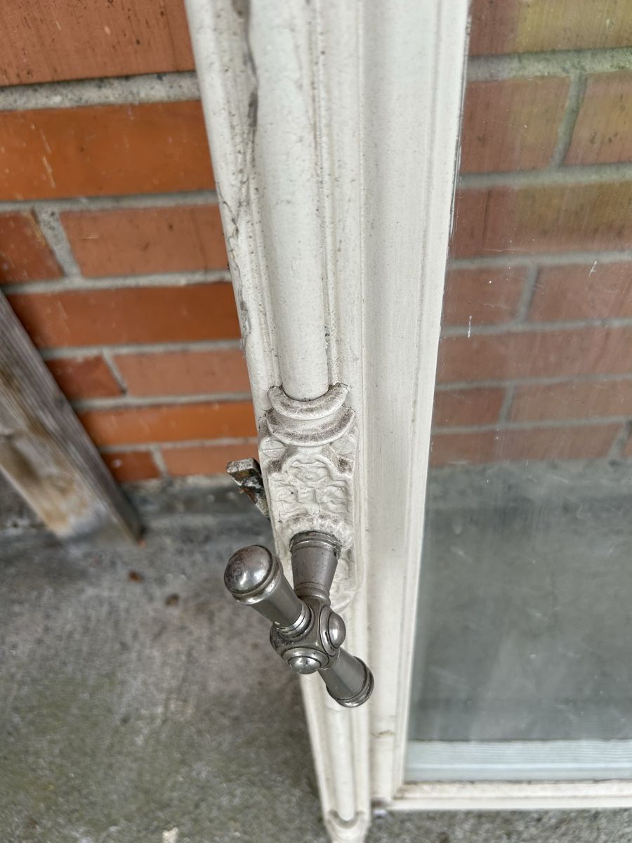 Fenster: Im Angebot ein rustikaler Fenster Flügel  – Gebraucht aus Gwatt (Thun) von ate_6ng8 3