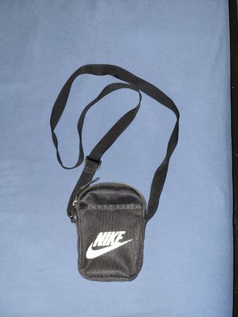 Nike Umhängetasche Schwarz mit Logo