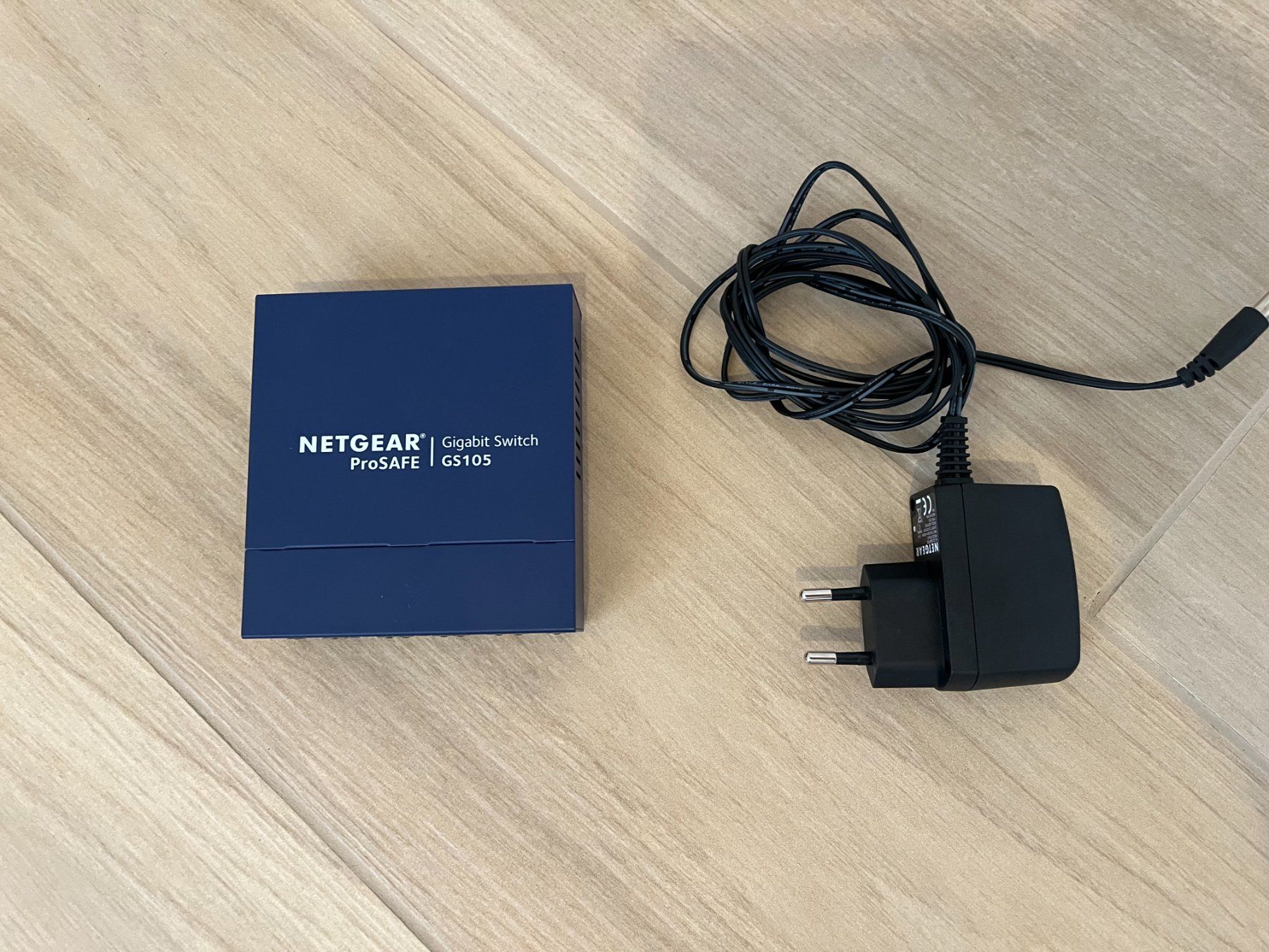 Netgear Hub & Switch: Netgear ProSAFE Gigabit Switch GS105 – Usato da Frauenfeld venduto da Hv 1