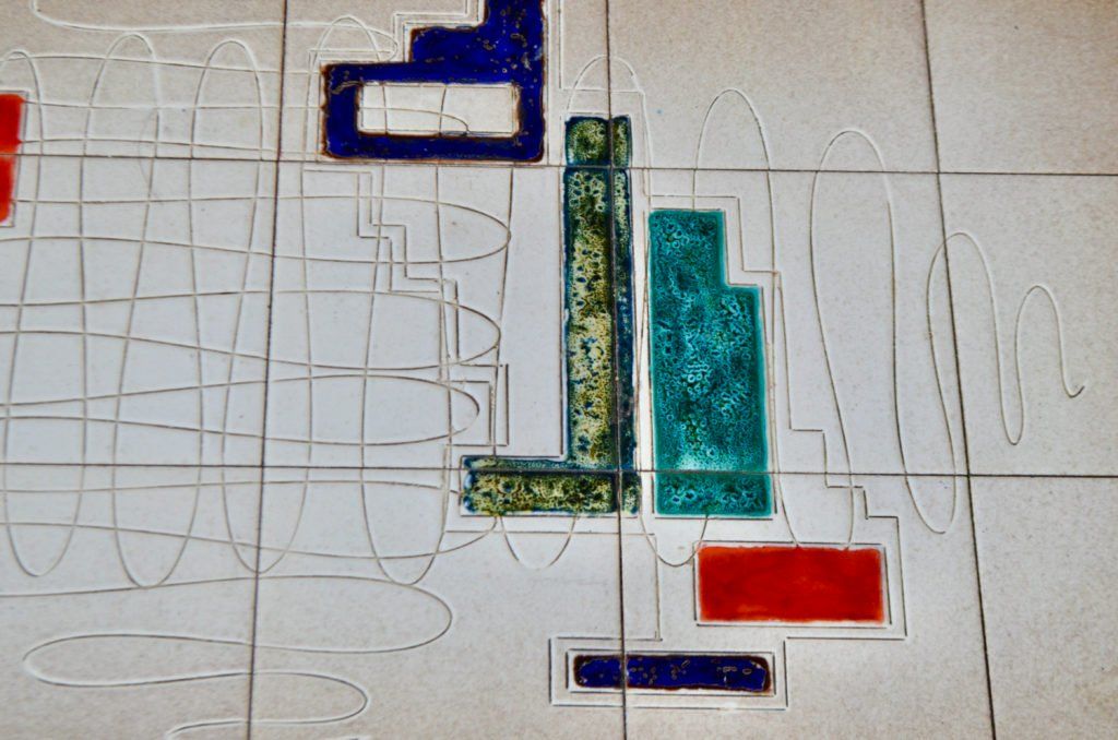 Tavoli: Table basse en céramique au décor abstrait multicolore – Usato da COLMAR venduto da Sophiebellelurette 6
