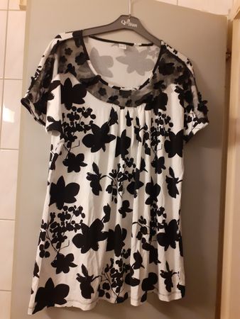 Damen T-Shirt schwarz weiss Blumenmuster Grösse 46