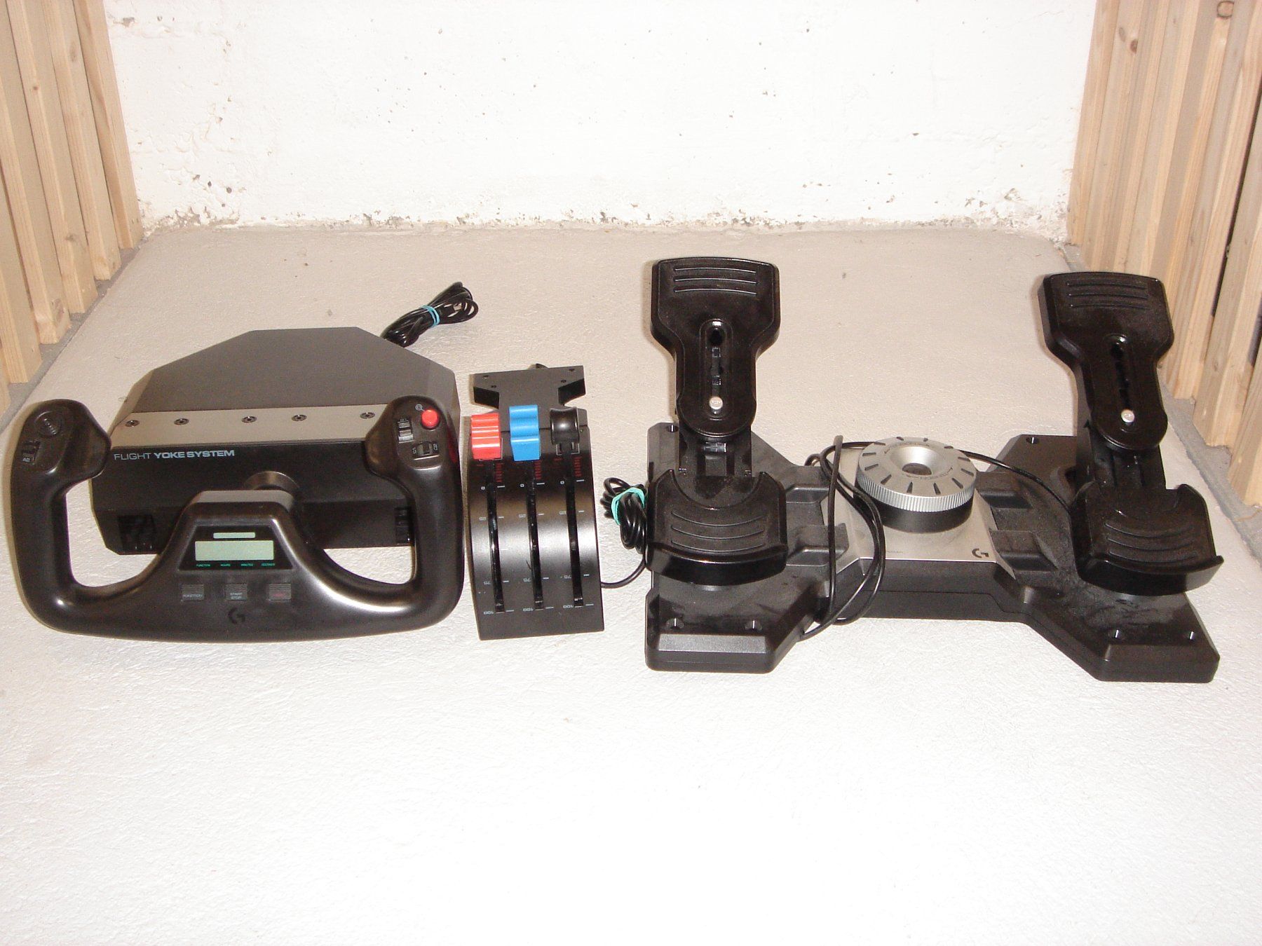 Logitech Console: Logitech Flight System G940 Set mit Pedalen 42 Zeichen – Usato da Thun venduto da mathias1951