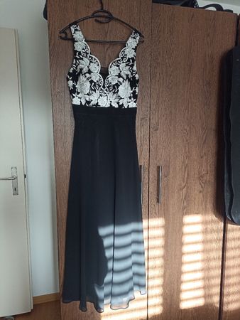 Schönes, elegantes Abendkleid 