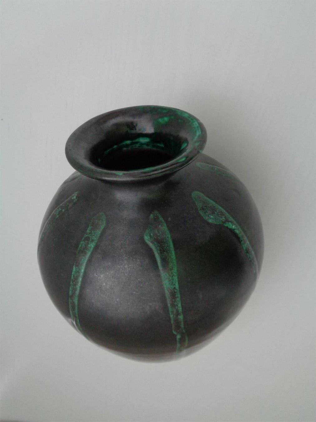 Vasi & Recipienti: Keramik Vase Graphit-schwarz mit Grün – Usato da Chur venduto da omonia 1