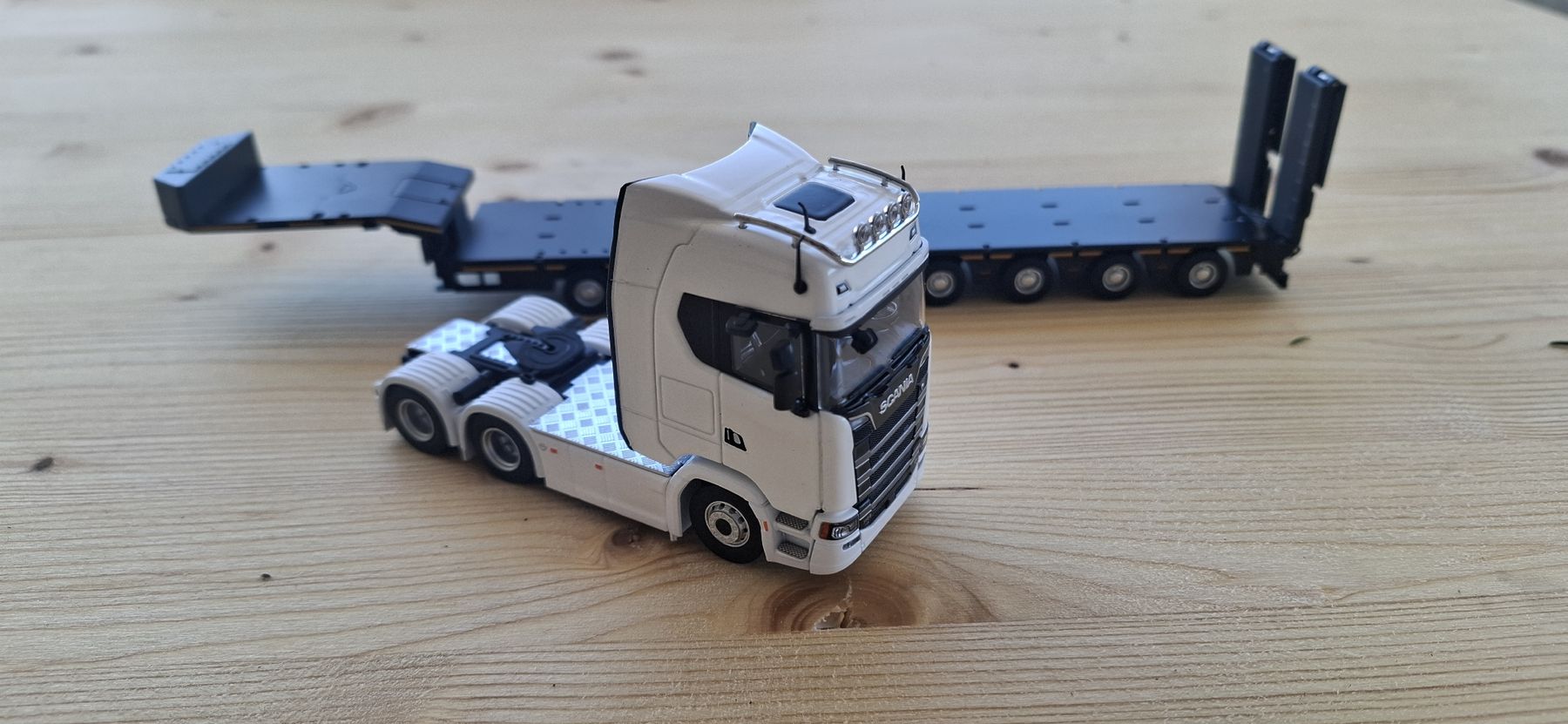 Modellbausätze & Standmodelle: Scania mit Auflieger 1:64 – Neu und originalverpackt aus Ebnet von rafaelc17 4