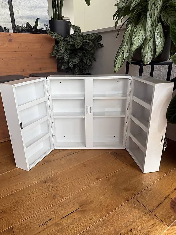 Armadi: Medikamenten Schrank – Usato da Laufen venduto da car_2fnm 2