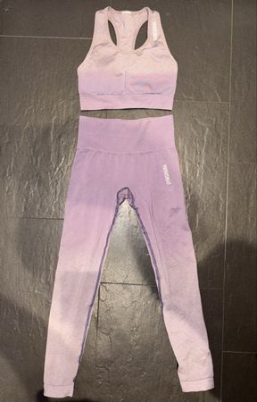 Gymshark Sport Set Lila, Top und Leggings, Grösse S