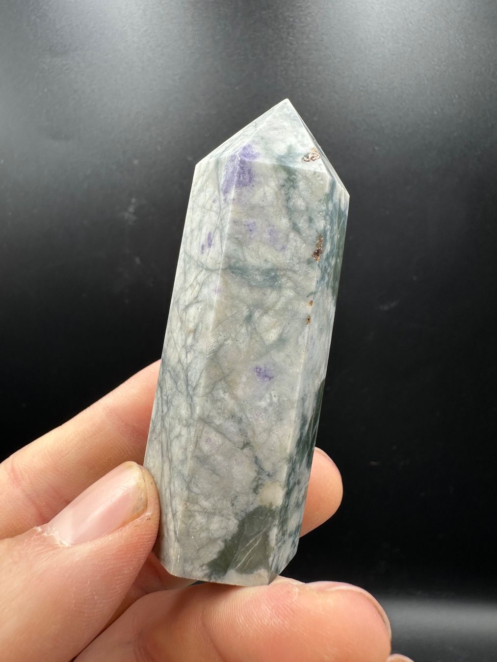 Minerali & Pietre curative: Tree stone Obelisk, Spitze – Nuovo e nell'imballaggio originale da Männedorf venduto da Handschmeichler 1