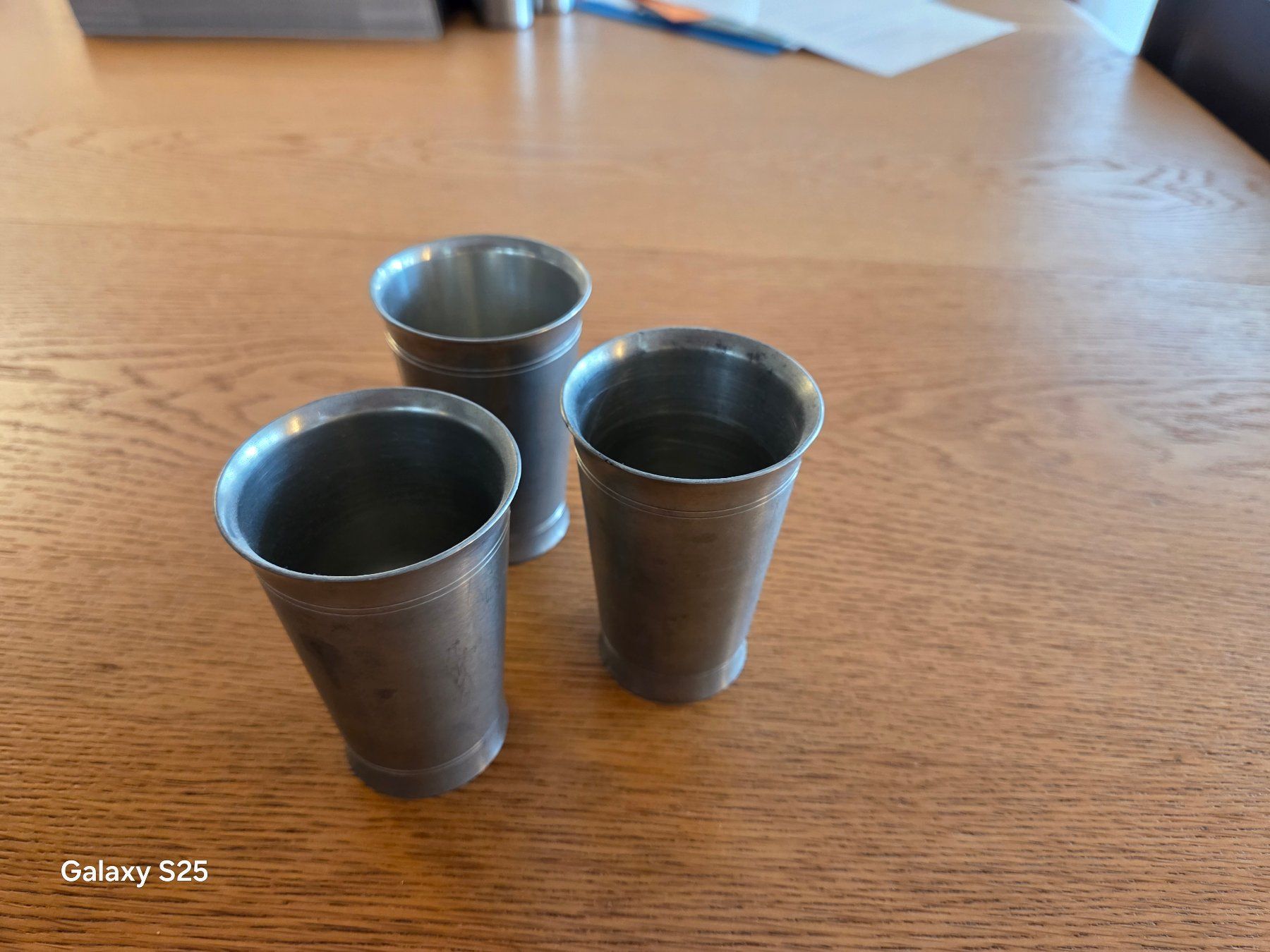 Contenitori & Simili: drei Zinnbecher, Höhe 9 cm – Usato da Uster venduto da esy_7j7l