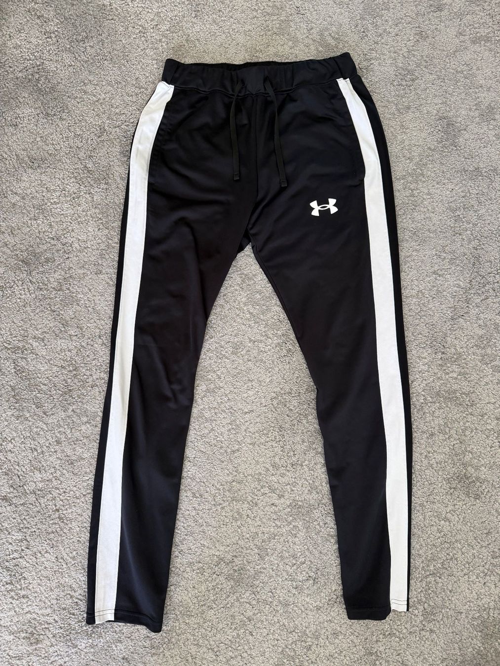 Under Armour Pantaloni: Under Armour Rival Knit Jogginghose M Schwarz – Usato da Zürich venduto da TopElectronics