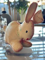 Vintage Hase aus Öltuch / Kunstleder – handgenäht Folk Art