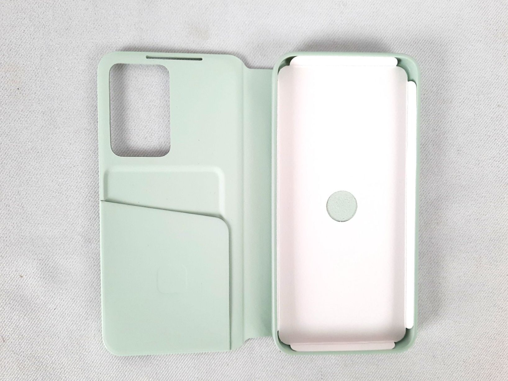 Samsung Cover & Protezioni schermo: Samsung-Smart-View-Case-Galaxy-S24 – Nuovo (secondo la descrizione) da Beinwil am See venduto da Restwert_Beinwil 3