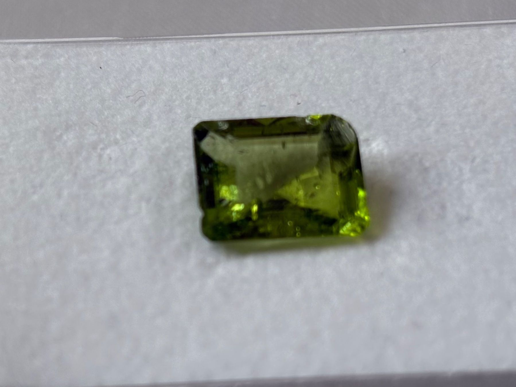 Pietre preziose: Natürlicher Peridot 4.6 ct – Difettoso da Brugg AG venduto da lau_9rvy 2