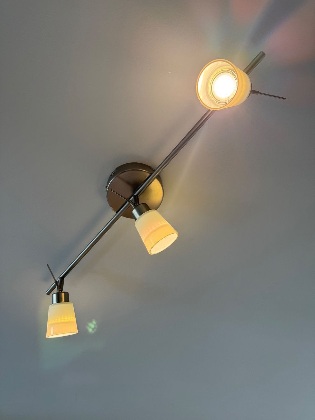 Ikea Lustres & lampes de plafonds: Deckenschiene mit 3 Spots, IKEA – D'occasion à Zürich par Saskia125