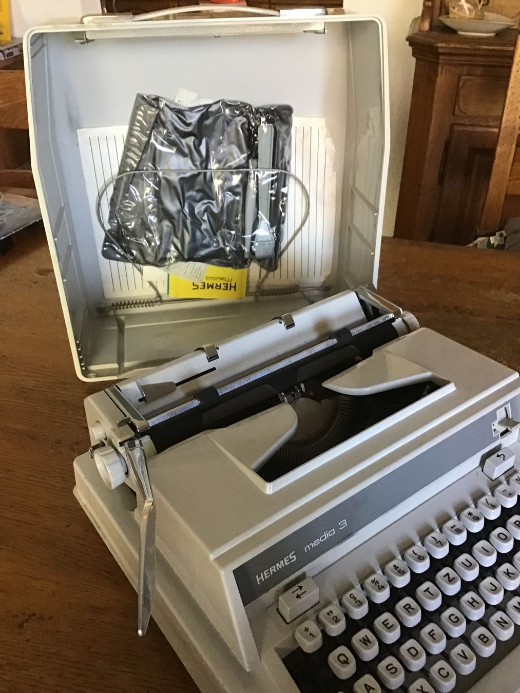 Hermès Schreibmaschinen: Superbe machine à écrire Hermes Paillard media 3 – Gebraucht aus Fully von Ruby97 1