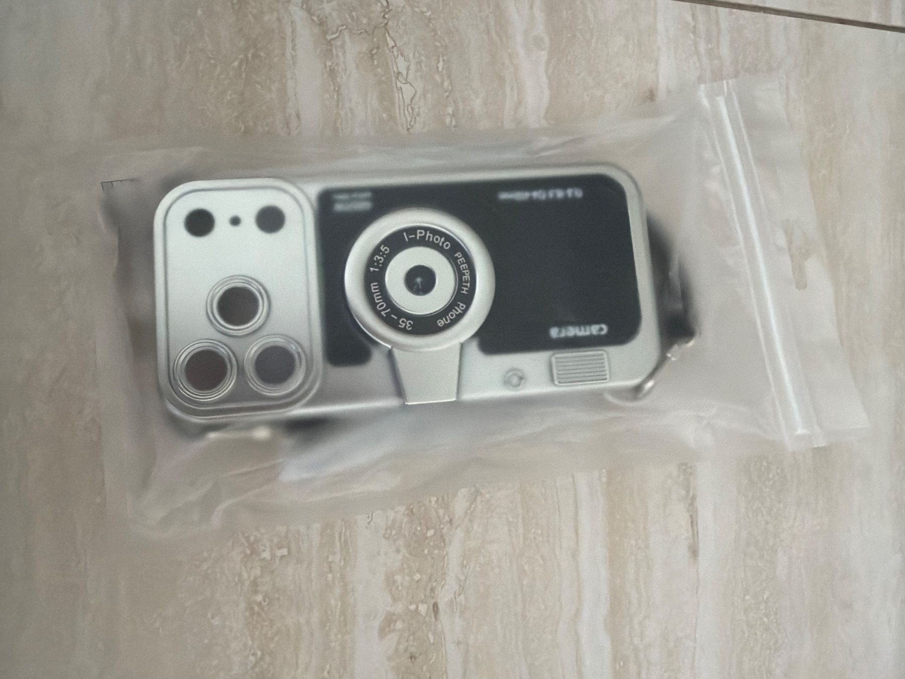 Apple Cover & Protezioni schermo: Retro Camera iPhone 17 ProCase with Strap - Stylish & Secure – Nuovo e nell'imballaggio originale da Paradiso venduto da Ixaya.studio 4