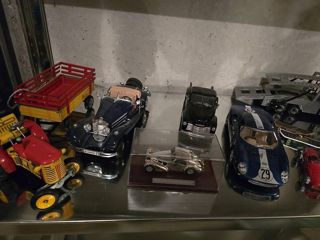 Spielzeuge: Viele Spiel Autos  – Gebraucht aus Langnau i. E. von dod_c7cz 3