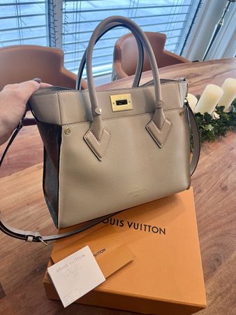 Louis Vuitton On my side MM in greige - Fullset